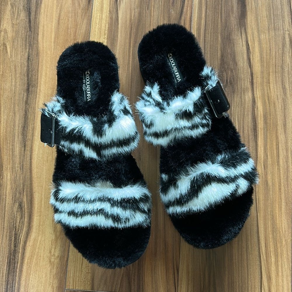 NEW Koolaburra by UGG Plush Ah Zebra Slides - Picture 3 of 9